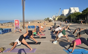 Yoga Sunrise despede-se com serenidade e chás naturais no Largo da Gaivota 