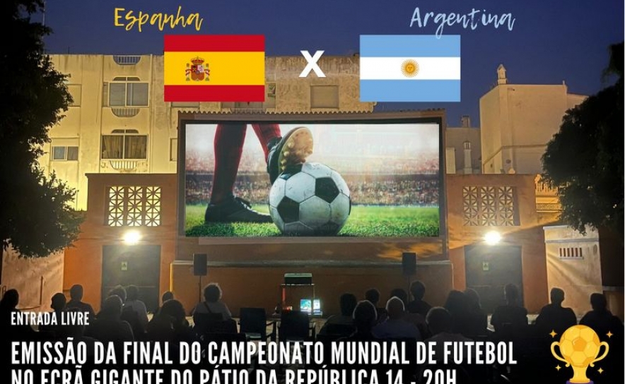 Emissão da Final do Campeonato Mundial de Futebol no ecrã gigante do pátio da República 14 
