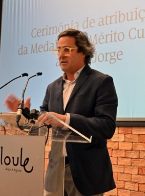 LÍDIA JORGE RECEBEU MEDALHA DE MÉRITO CULTURAL NA SUA «TERRA MÃE»