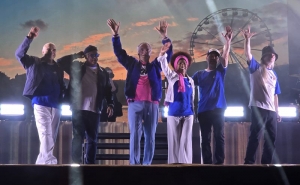 Delfins fazem Quarteira «rebentar pelas costuras» em noite memorável nos Petiscos do Pescador 