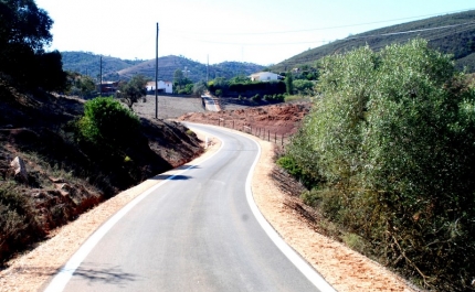 MUNICÍPIO DE SILVES CONCLUIU A PAVIMENTAÇÃO DO CAMINHO DE VALE BRAVO