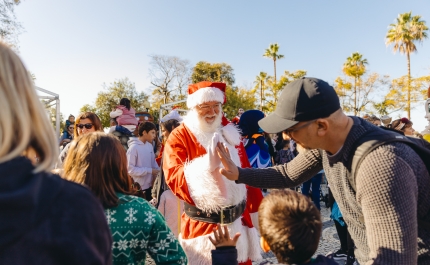 CHEGADA DO PAI NATAL DÁ INÍCIO À PROGRAMAÇÃO DE NATAL EM FARO