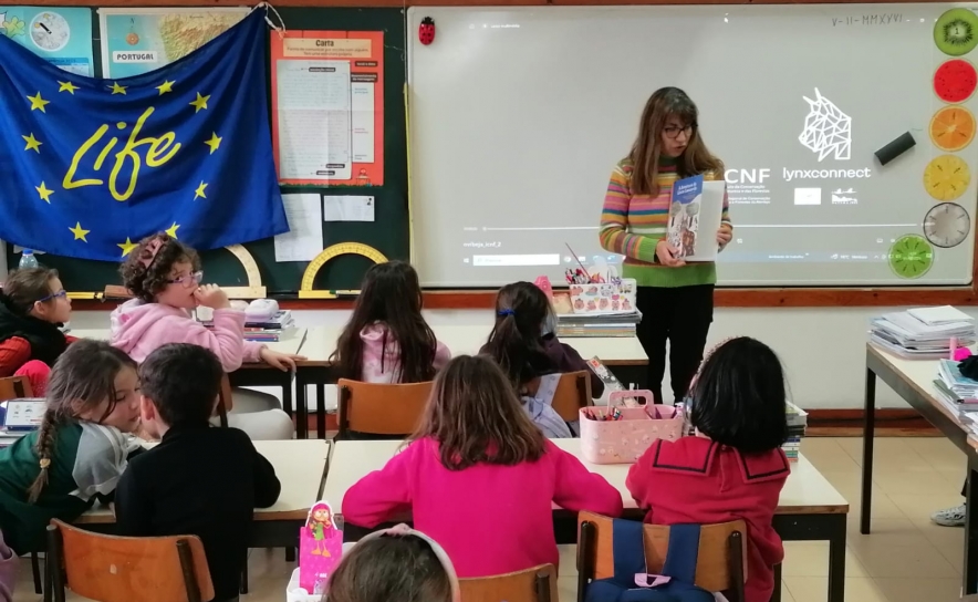 Ana Xavier apresentando o livro A aventura do lince Leonardo na escola Alcoutim Ana Xavier apresentando o livro A aventura do lince Leonardo na escola Alcoutim