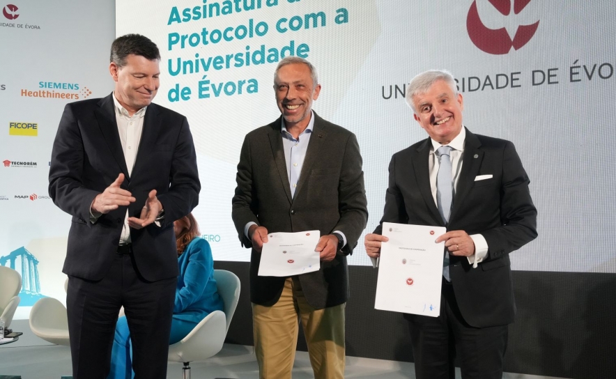 Fernando de Almeida Santos Bastonário da OE; João Valente Nabais Vice-Reitor da Universidade de Évora; Eng. António Carias de Sousa Presidente da OERS Fernando de Almeida Santos Bastonário da OE; João Valente Nabais Vice-Reitor da Universidade de Évora; Eng. António Carias de Sousa Presidente da OERS