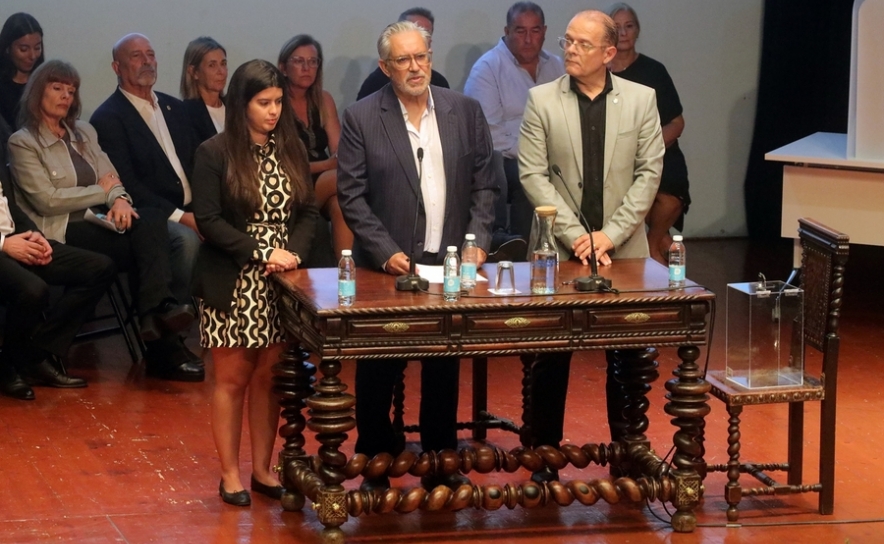 Presidente Carlos Café da AMP primeira secretária Andreia Filipa de Sousa e  segundo-secretário José Júlio de Jesus Ferreira