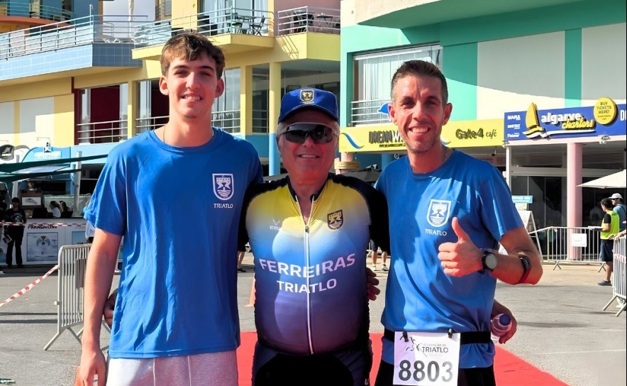 Três gerações, um só emblema: a família Arvela conquista o 1.º lugar por estafetas no XI Triatlo de Albufeira